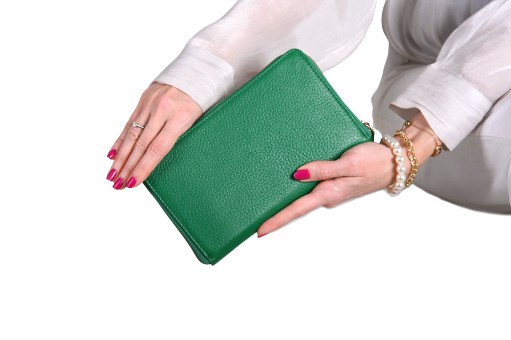 Perfectly Designed Clutches for Women