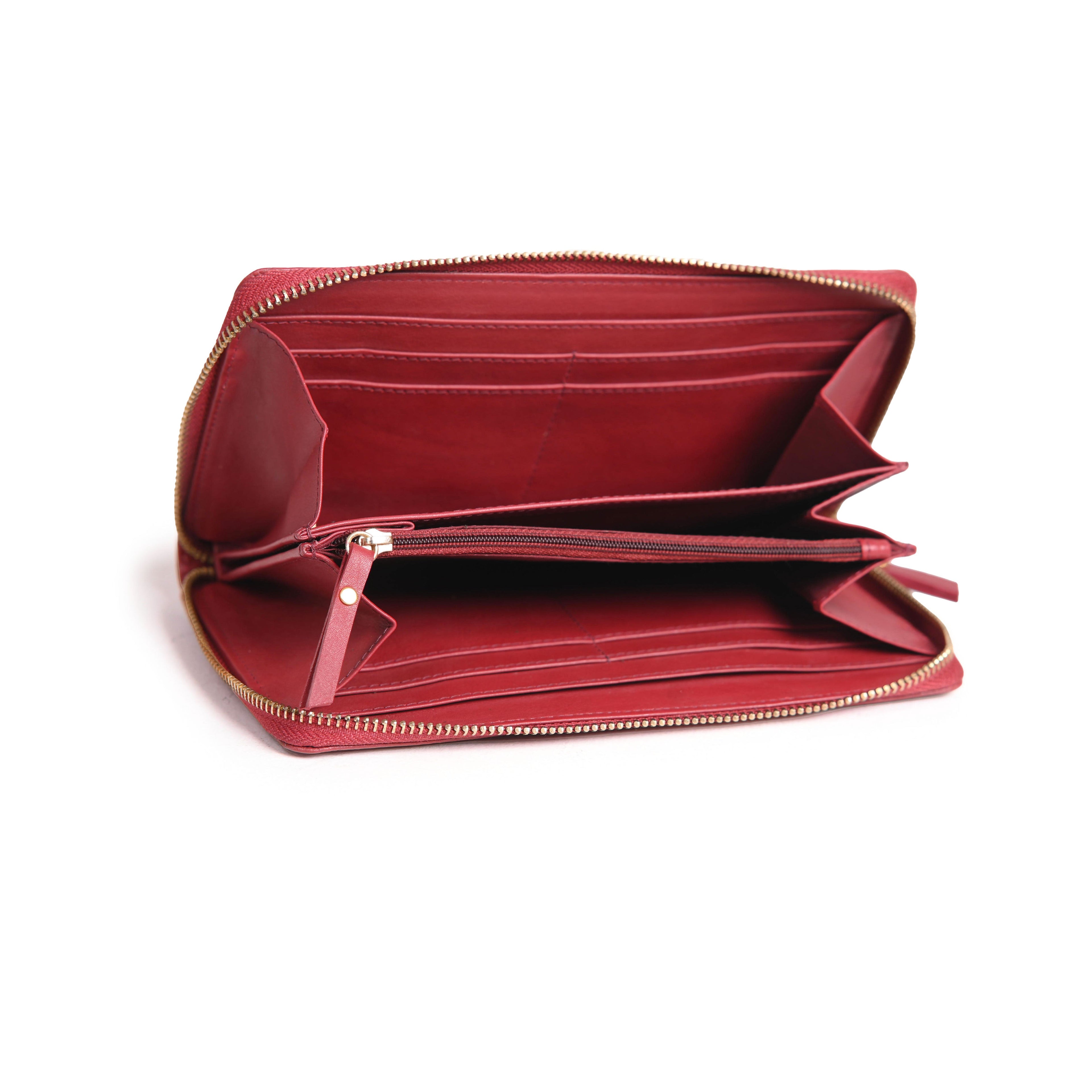 Essential Elegance: Genuine Leather Clutch for women